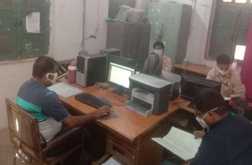Excise Department ready for work from home वर्क फ्रॉम होम: महामारी से बचाव को लेकर आबकारी कर्मचारियों ने कही बड़ी बात, मुश्किल हालातों में संभालन रहे जिम्मेदारी