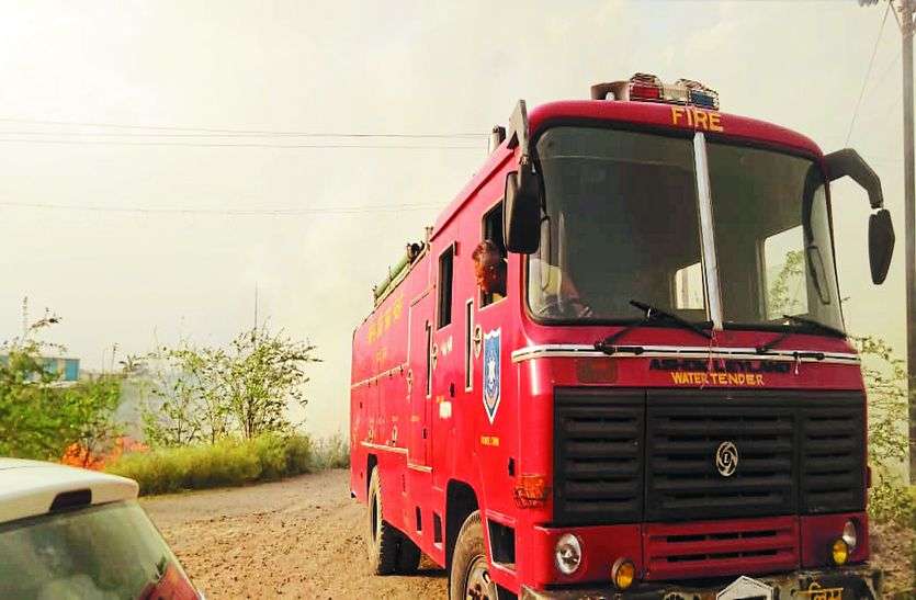 एक ही दिन में दो जगह लगी आग, फायर ब्रिगेड ने मौके पर पहुंचकर पाया काबू एक ही दिन में दो जगह लगी आग, फायर ब्रिगेड ने मौके पर पहुंचकर पाया काबू
