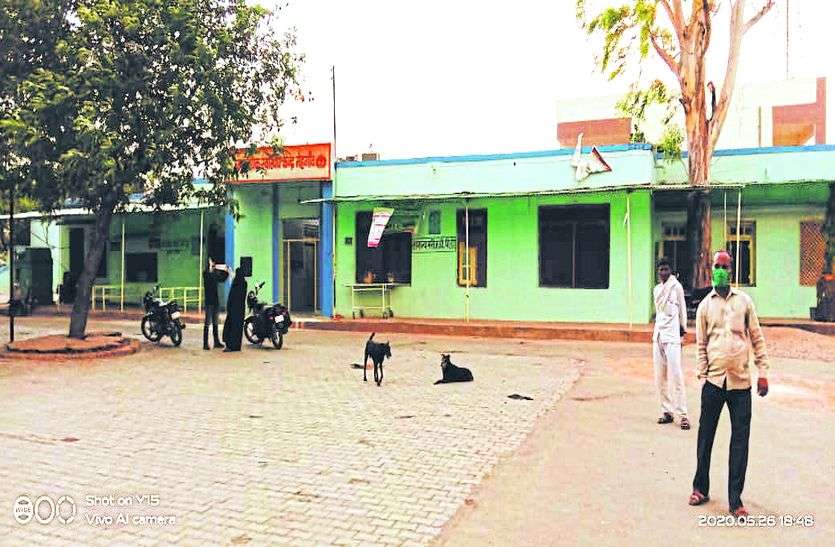 अस्पताल में पर्चा बनाने के नाम पर हो रही अवैध वसूली अस्पताल में पर्चा बनाने के नाम पर हो रही अवैध वसूली