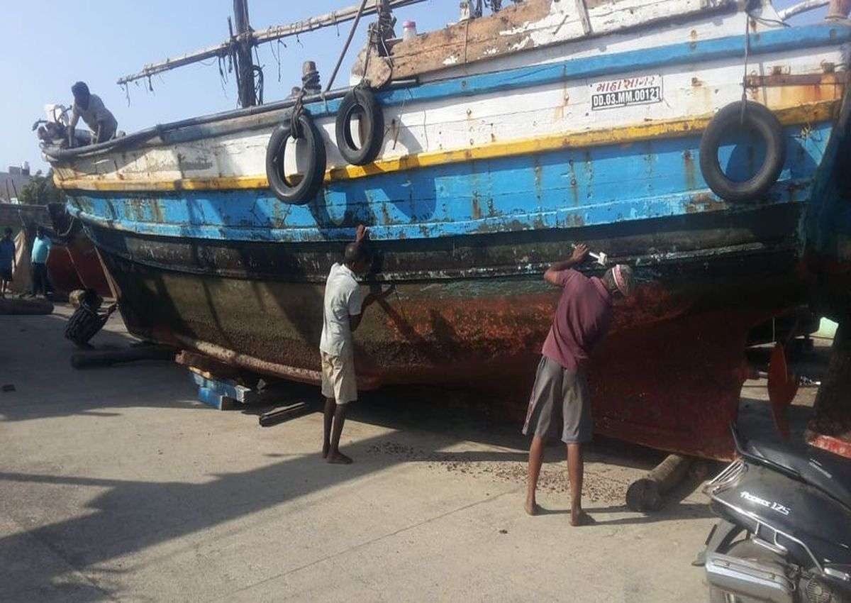 प्रेम जो न कराए: प्रेमिका से मिलने के लिए बनाया लड़की का भेष
