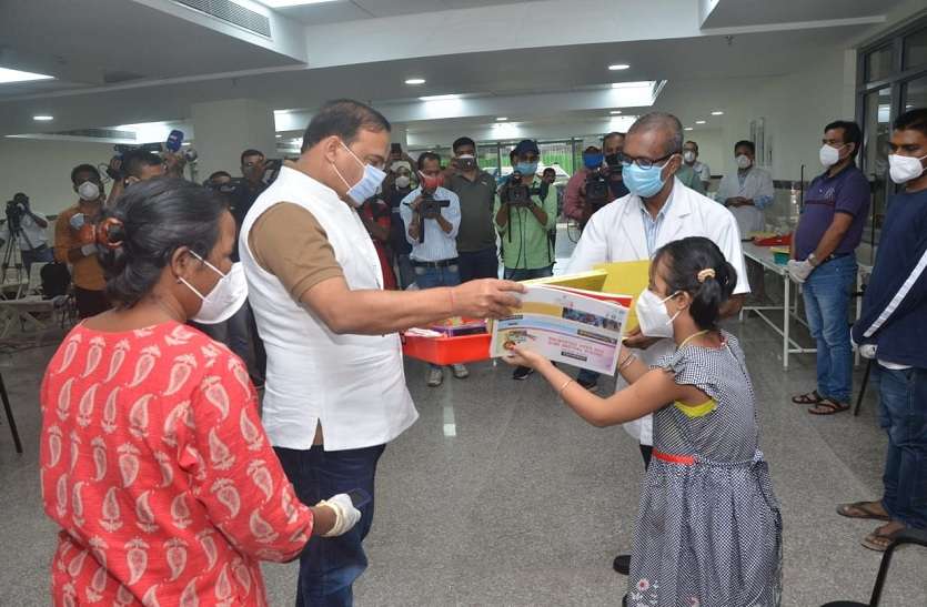 मां की ममता ने आखिरकार कोरोना को परास्त कर दिया मां की ममता ने आखिरकार कोरोना को परास्त कर दिया