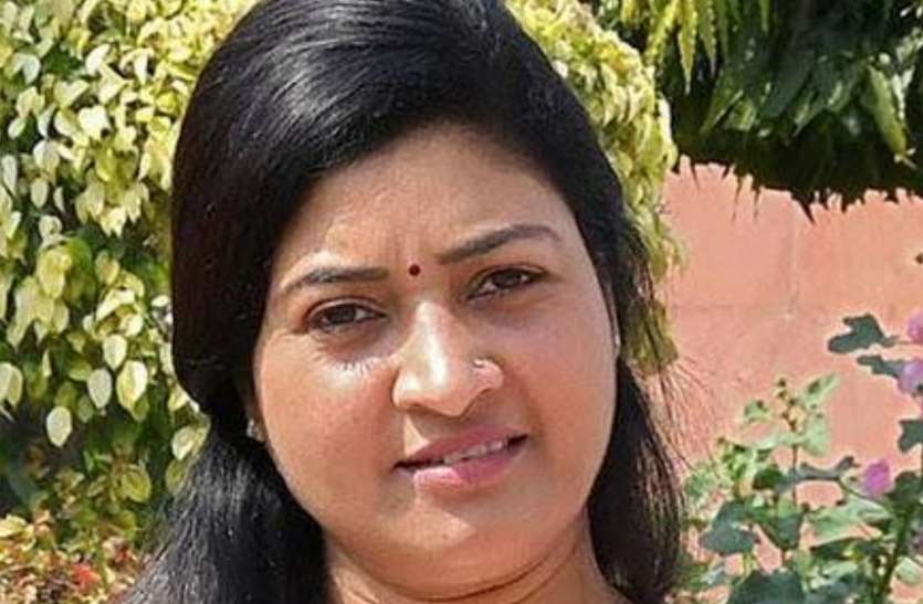 पूर्व विधायक कुलदीप सिंह सेंगर की पुत्री की शिकायत पर कांग्रेसी नेत्री के खिलाफ अभियोग पंजीकृत पूर्व विधायक कुलदीप सिंह सेंगर की पुत्री की शिकायत पर कांग्रेसी नेत्री के खिलाफ अभियोग पंजीकृत