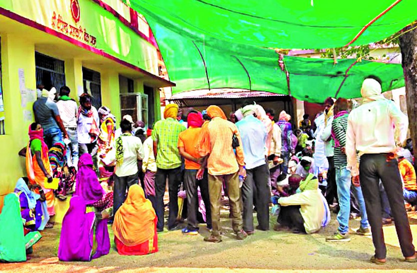 People got in trouble due to banks being closed for three days, crowd gathered on Tuesday . 