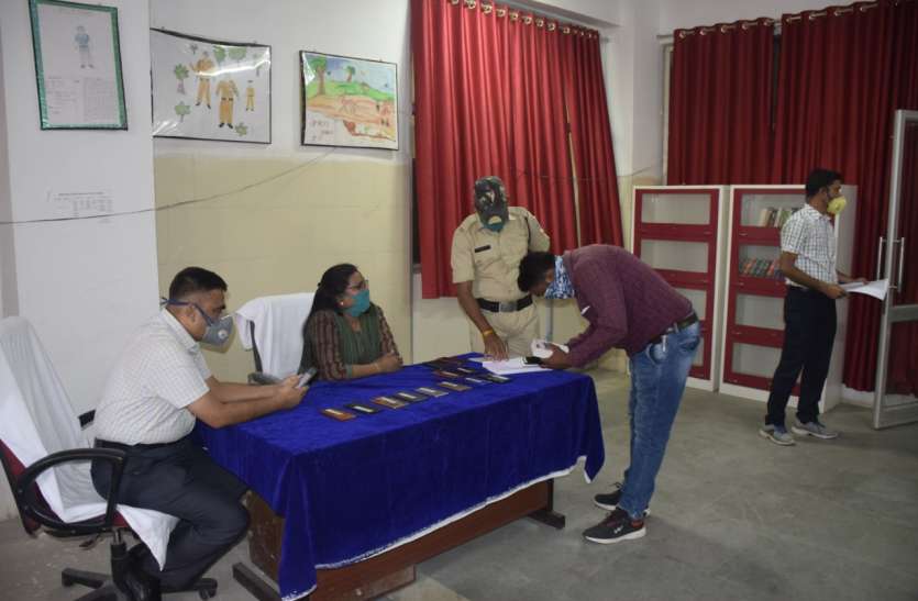 Shuffle in police stations: transfers of sub-inspectors, assistant sub थानों में फेरबदल: उपनिरीक्षक, सहायक उपनिरीक्षक एवं आरक्षको के हुए तबादले