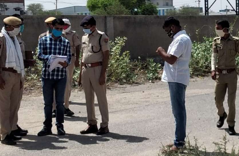 a2_1.jpg पहले गला दबाया, फिर गाड़ी से कुचलकर निकाली जान, पुलिस को आशंका अवैध संबंधों के चलते हुई हत्या!