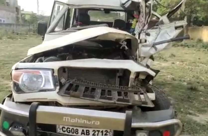 बेटी की शादी को जा रही मां और दो बेटों की सड़क हादसे में मौत, पांच घायल बेटी की शादी को जा रही मां और दो बेटों की सड़क हादसे में मौत, पांच घायल