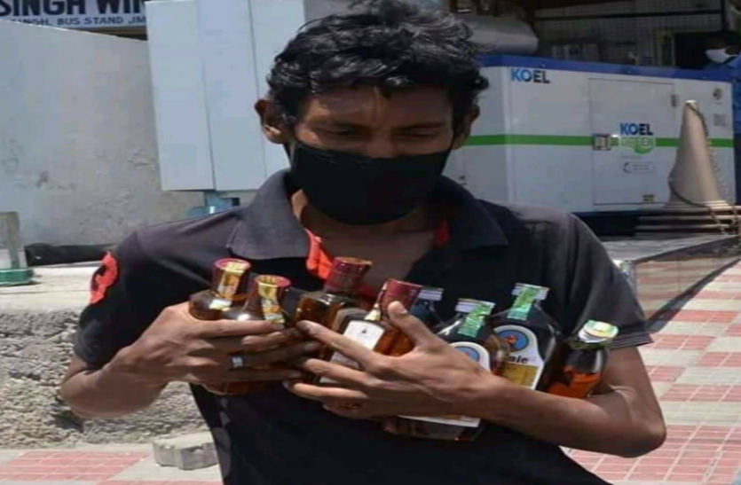 जम्मू में शराबियों का जश्न, छह दिन में गटक गए करोड़ों की शराब, सभी रिकॉर्ड तोड़े जम्मू में शराबियों का जश्न, छह दिन में गटक गए करोड़ों की शराब, सभी रिकॉर्ड तोड़े