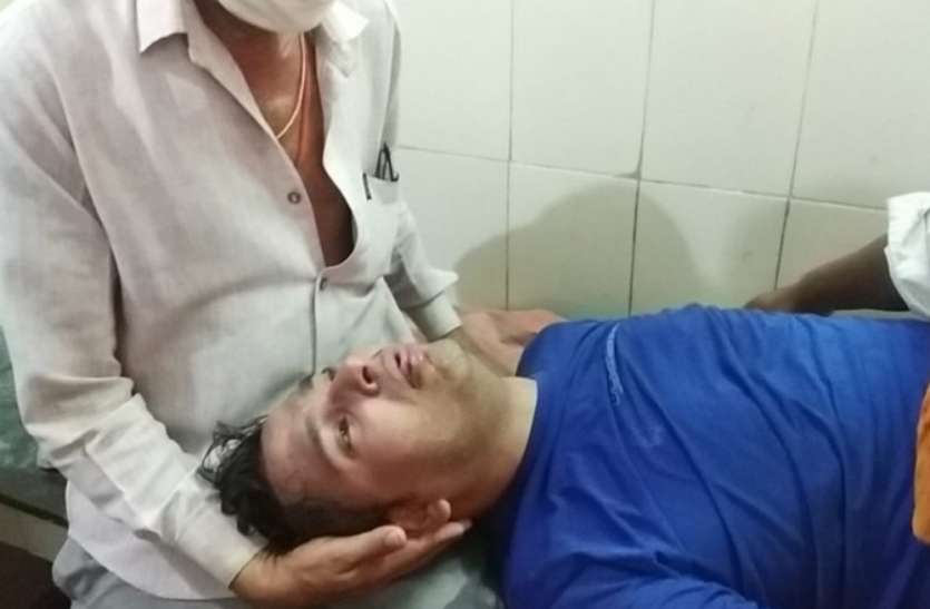 heart attack पुलिस ने पहनाई हथकड़ी, तो युवक को आ गया हार्ट अटैक