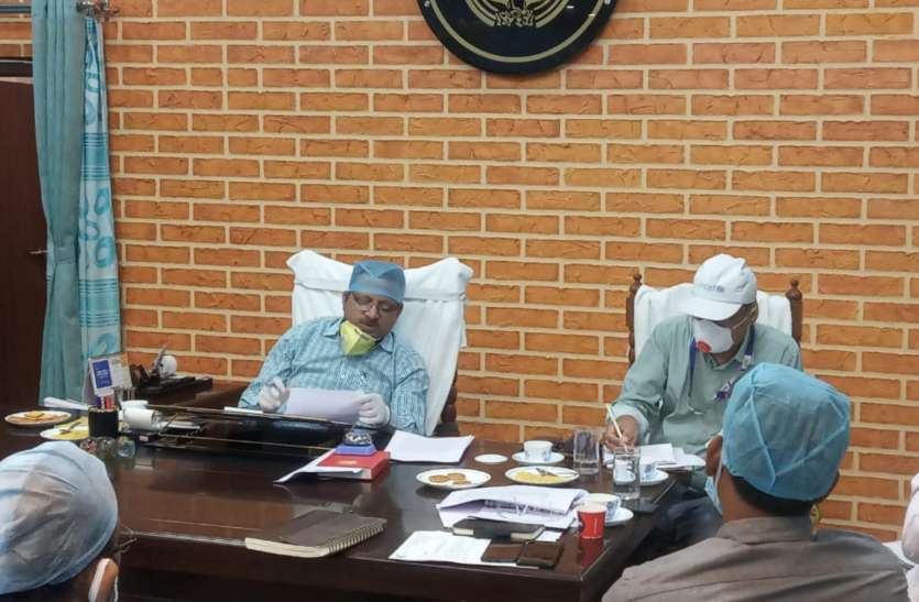 पाकिस्तानी टिड्डी का खौफ जनपद में, जारी किए गए मोबाइल नंबर पाकिस्तानी टिड्डी का खौफ जनपद में, जारी किए गए मोबाइल नंबर