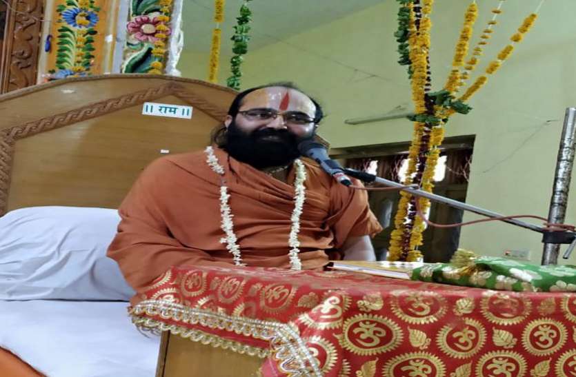 priya priyatam mahotsaw orchha सद्गुरू हमें सीधा भगवान से मिला देते है: दीनबंधुदास