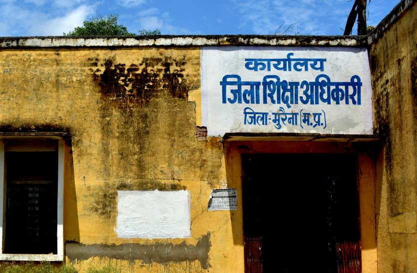 दो महीने बाद शिक्षक सस्पेंड, बाबू को क्लीनचिट दो महीने बाद शिक्षक सस्पेंड, बाबू को क्लीनचिट