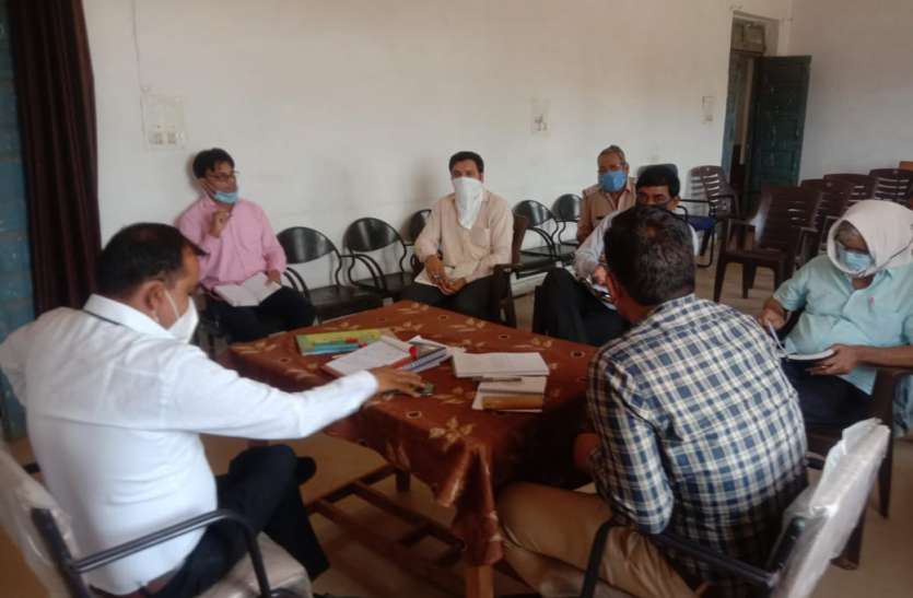 सरकारी बोरिंग पर कब्जा, एसडीएम ने पाइप तुड़वाकर हटवाया सरकारी बोरिंग पर कब्जा, एसडीएम ने पाइप तुड़वाकर हटवाया