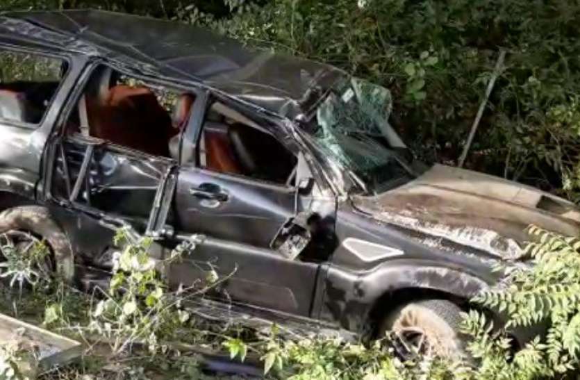 car.jpg फरीदाबाद से हरिद्वार जा रहे छह दोस्तों की कार गंगनहर किनारे पलटी, एक की माैत