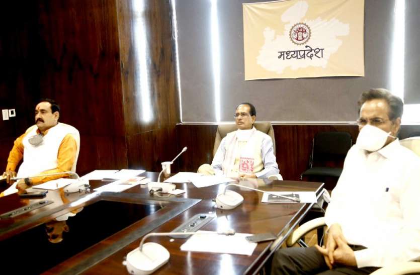कोरोना वायरस: लापरवाही बरतने पर 3 अधिकारी निलंबित, सीएम ने सभी मौतों की एनालिसिस रिपोर्ट मांगी कोरोना वायरस: लापरवाही बरतने पर 3 अधिकारी निलंबित, सीएम ने सभी मौतों की एनालिसिस रिपोर्ट मांगी