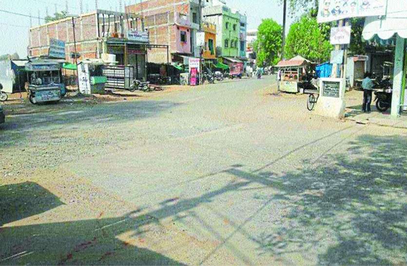 तेज धूप से सड़कें सूनीं, पानी को तरसे जानवर तेज धूप से सड़कें सूनीं, पानी को तरसे जानवर
