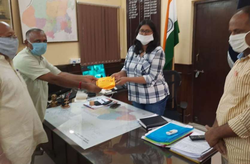 सीमाजन कल्याण समिति ने किया कोरोना वारियर्स का सम्मान सीमाजन कल्याण समिति ने किया कोरोना वारियर्स का सम्मान