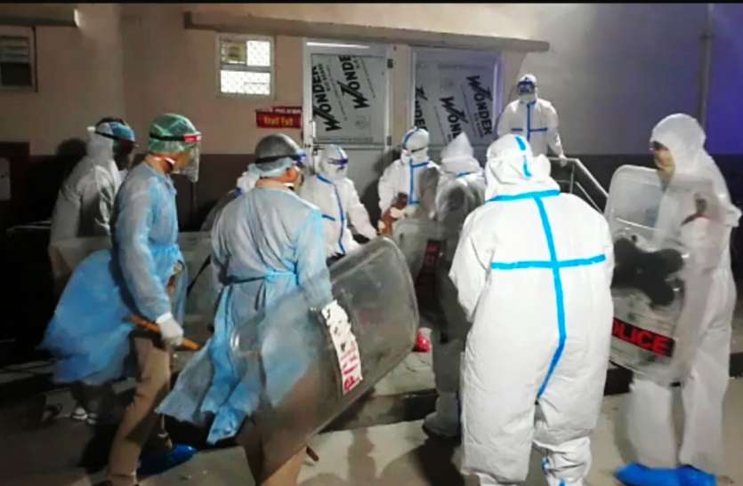death खिड़की तोड़कर अस्पताल के कमरे से कूदने वाले कोरोना पॉजीटिव मरीज की मौत
