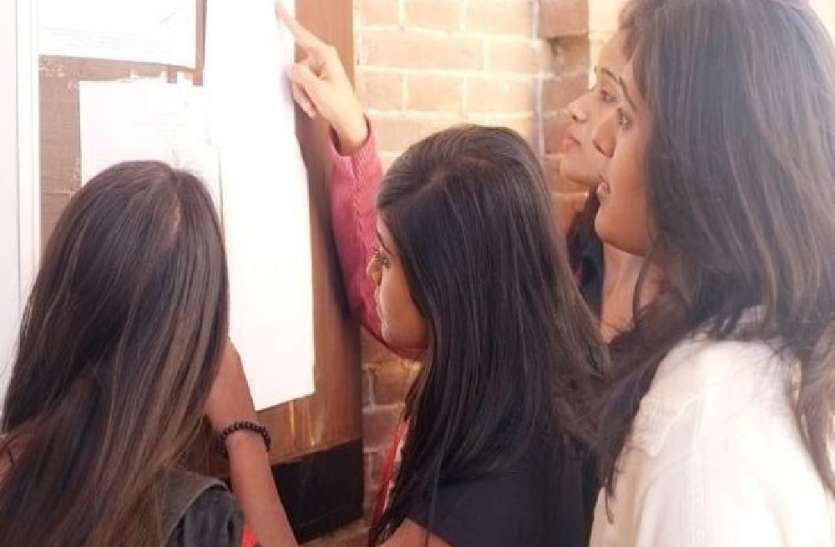 प्राइवेट और सरकारी...12वीं तक सबकी स्कूल फीस होगी माफ! प्राइवेट और सरकारी...12वीं तक सबकी स्कूल फीस होगी माफ!