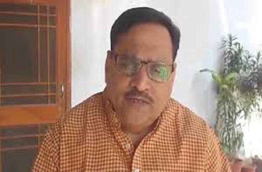 केन्द्र सरकार छोटे और मध्यम व्यवसायियों को दे आर्थिक सहायता : जोशी केन्द्र सरकार छोटे और मध्यम व्यवसायियों को दे आर्थिक सहायता : जोशी