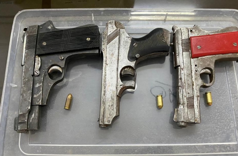 pistol_01.png खतरनाक पिस्टलों की मंडी बना शहर, खुलेआम सडक़ पर खरीदी बेची जा रहीं पिस्टल गोली