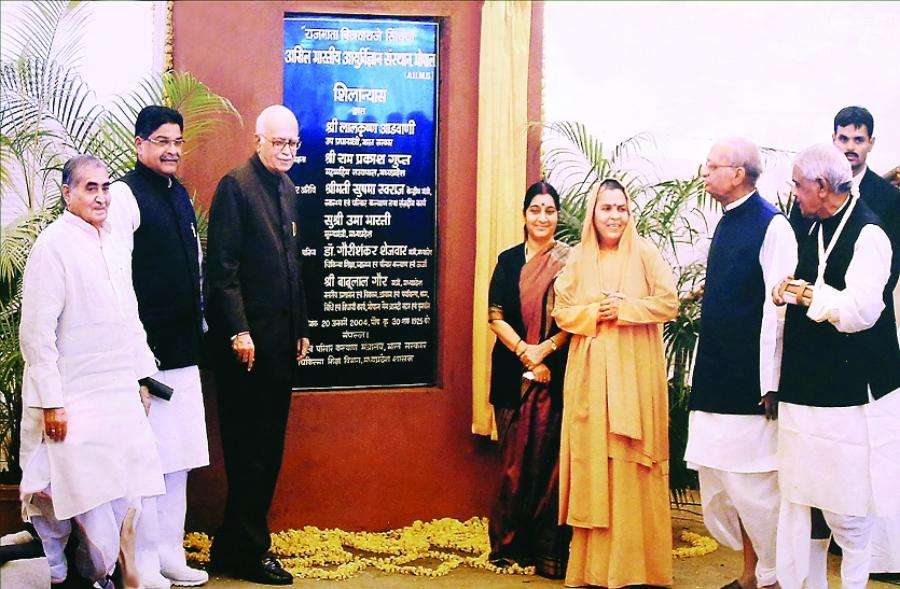 छह चुनाव के परंपरागत प्रतिद्वंद्वी दो डाॅक्टर्स की मुलाकात का क्या है सियासी राज!