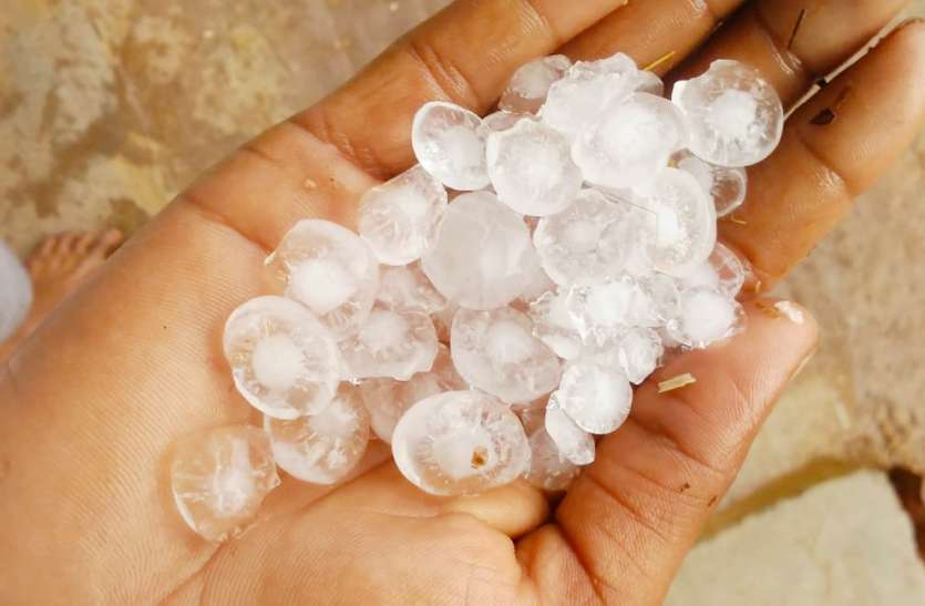 आंधी, बारिश ने गुरुवार को किया था बेहाल Hailstorm on the fifth day of Nautpa, news in hindi, mp news, datia news नौतपा के पांचवे दिन ओलावृष्टि