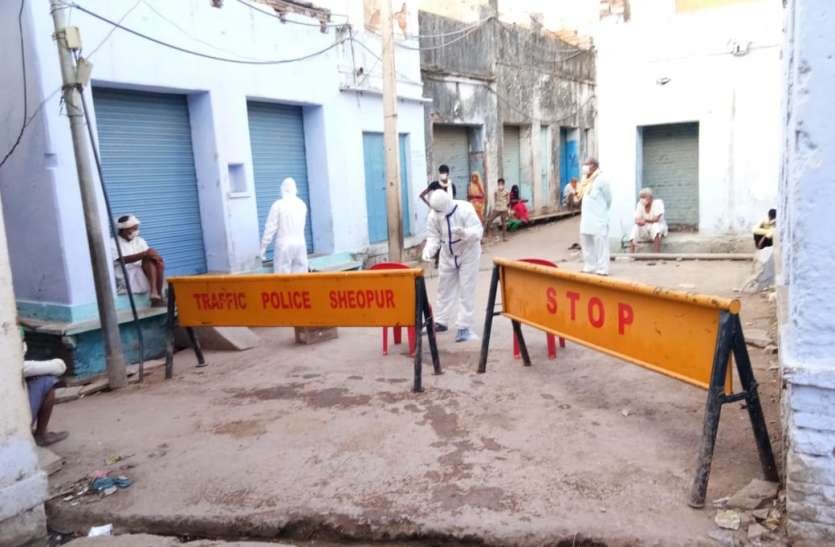 बीच अस्पताल में आईसोलेशन वार्ड,संक्रमण फैलने का खतरा बीच अस्पताल में आईसोलेशन वार्ड,संक्रमण फैलने का खतरा