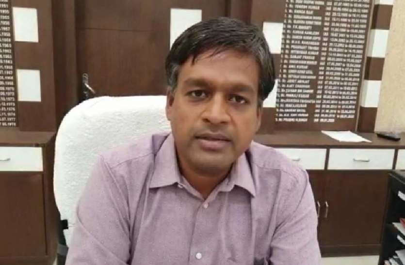 आगरा डीएम का फरमान, बगैर मास्क निकलने वालों पर दर्ज किया जाए केस, वसूला जाए इतना जुर्माना आगरा डीएम का फरमान, बगैर मास्क निकलने वालों पर दर्ज किया जाए केस, वसूला जाए इतना जुर्माना