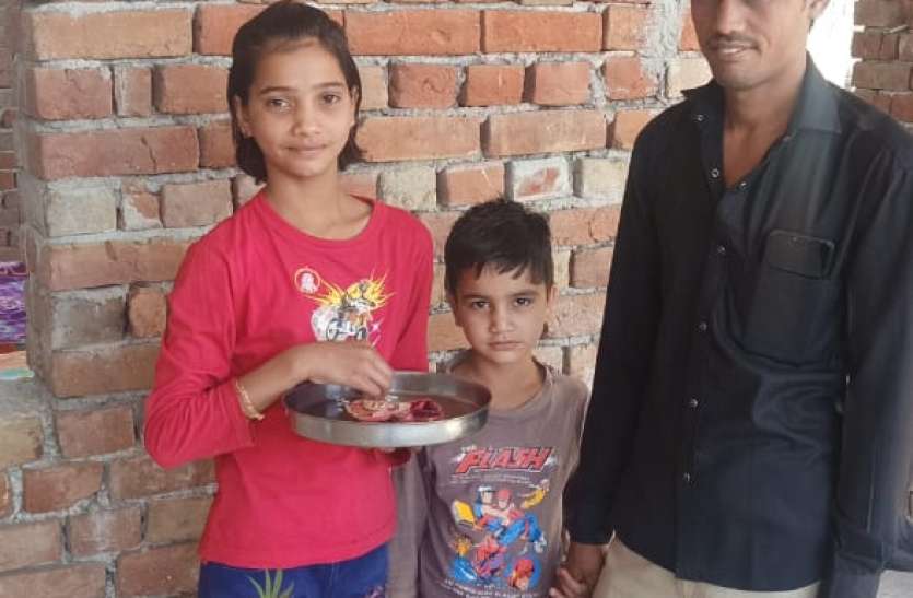 अपनों के बीच आकर भी रहा दूर, 21 दिन खेत में बिताए, घर आया तो भर आईं आंखें अपनों के बीच आकर भी रहा दूर, 21 दिन खेत में बिताए, घर आया तो भर आईं आंखें