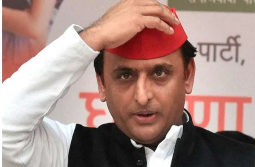 सपा प्रमुख अखिलेश यादव का योगी सरकार पर कटाक्ष, सरकार चाहती तो श्रमिकों व कामगारों की 70 हजार बसों से करा सकती थी घर वापसी सपा प्रमुख अखिलेश यादव ने योगी सरकार को दिखाया आईना, सरकार चाहती तो श्रमिकों व कामगारों की 70 हजार बसों से करा सकती थी घर वापसी