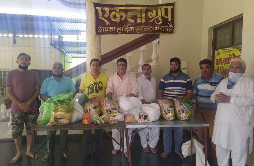 food material distributing to poor and needy in corona lockdown,food material fro distribution to poor and needy ‘नानी चल नहीं सकती, इसलिए मैं लेने आई हूं’