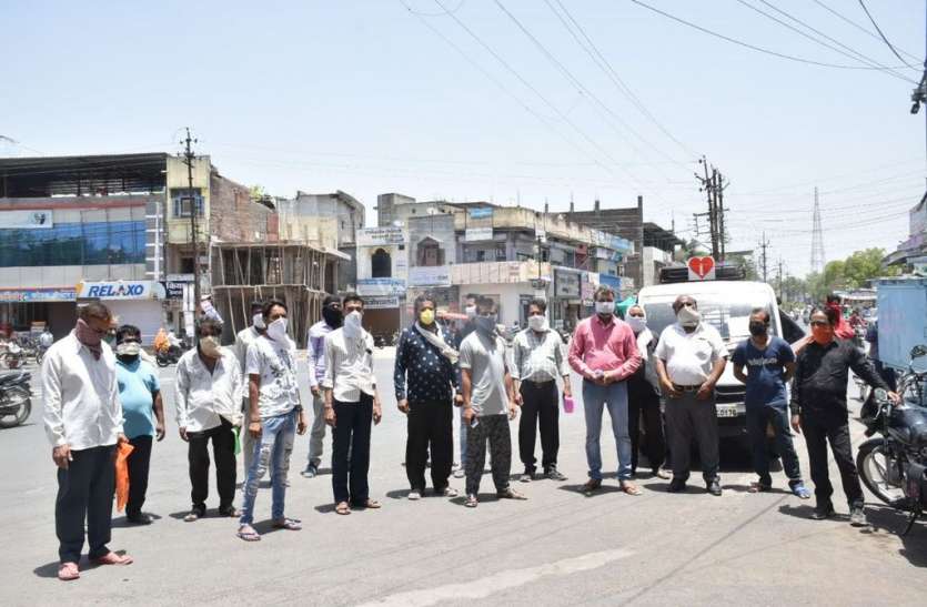 ऑटो-टेंपो यूनियन के सदस्य पहुंचे नगरपालिका ऑटो-टेंपो यूनियन के सदस्य पहुंचे नगरपालिका
