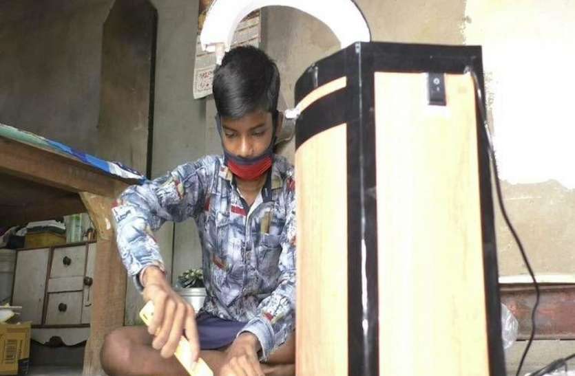 10वीं के छात्र ने 250 रूपये की लागत से बनाया टचलेस ऑटोमेटिक सेनेटाइजर मशीन 10वीं के छात्र ने 250 रूपये की लागत से बनाया टचलेस ऑटोमेटिक सेनेटाइजर मशीन