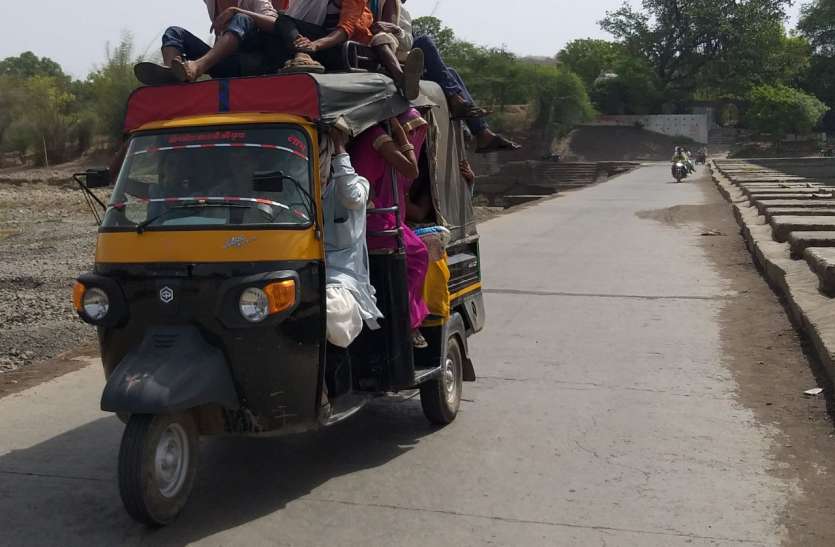 Lockdown 4.0 ये लापरवाहियां कहीं भारी न पड़ जाए, संक्रमण बढ़ने के साथ लापरवाहियां भी चरम पर Lockdown 4.0 ये लापरवाहियां कहीं भारी न पड़ जाए, संक्रमण बढ़ने के साथ लापरवाहियां भी चरम पर