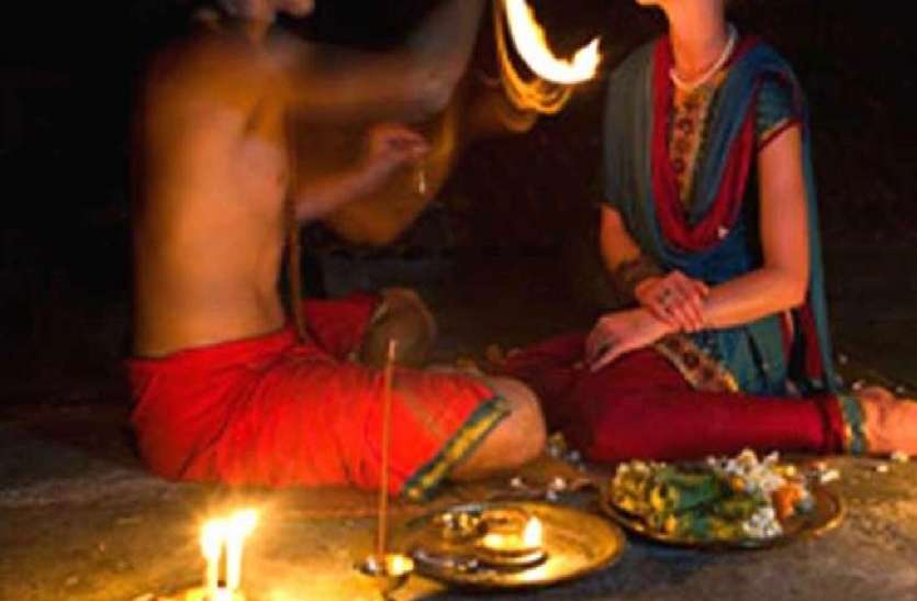 कोरोना महामारी के बीच ताजनगरी में सामने आया अंधविश्वास का ऐसा मामला, जिसे जानकर कांप उठेगी आपकी रूह कोरोना महामारी के बीच ताजनगरी में सामने आया अंधविश्वास का ऐसा मामला, जिसे जानकर कांप उठेगी आपकी रूह