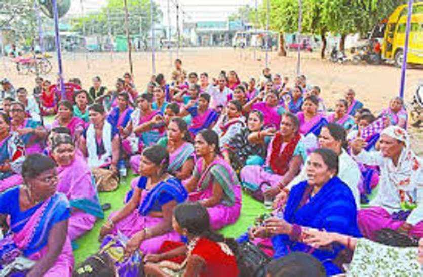 16.jpg प्रोत्साहन नहीं मिला, उलटा कट गया मानदेय