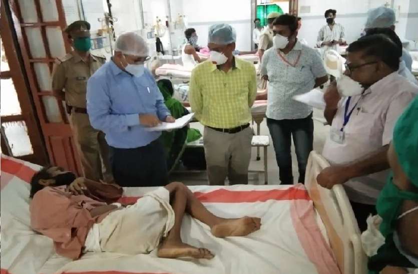 कोरोना मरीजों को फोन कर कमिश्नर ने पूछा कैसी हैं अस्पताल की सुविधाएं, खाना पानी नास्ता और डॉक्टरों के बारे में ली जानकारी तो मिला ये जवाब कोरोना मरीजों को फोन कर कमिश्नर ने पूछा कैसी हैं अस्पताल की सुविधाएं, खाना पानी नास्ता और डॉक्टरों के बारे में ली जानकारी तो मिला ये जवाब