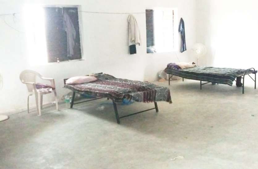 Corona infected patient face problem Isolation ward Singrauli न डाइट का पता, न ही बिजली का ठिकाना, भगवान भरोसे मरीजों के स्वस्थ होने की कामना