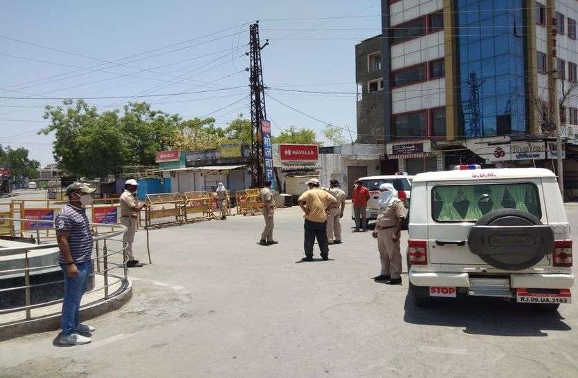 कफ्र्यू की छूट ने किस शहर को बांट दिया दो हिस्सों में कफ्र्यू की छूट ने किस शहर को बांट दिया दो हिस्सों में