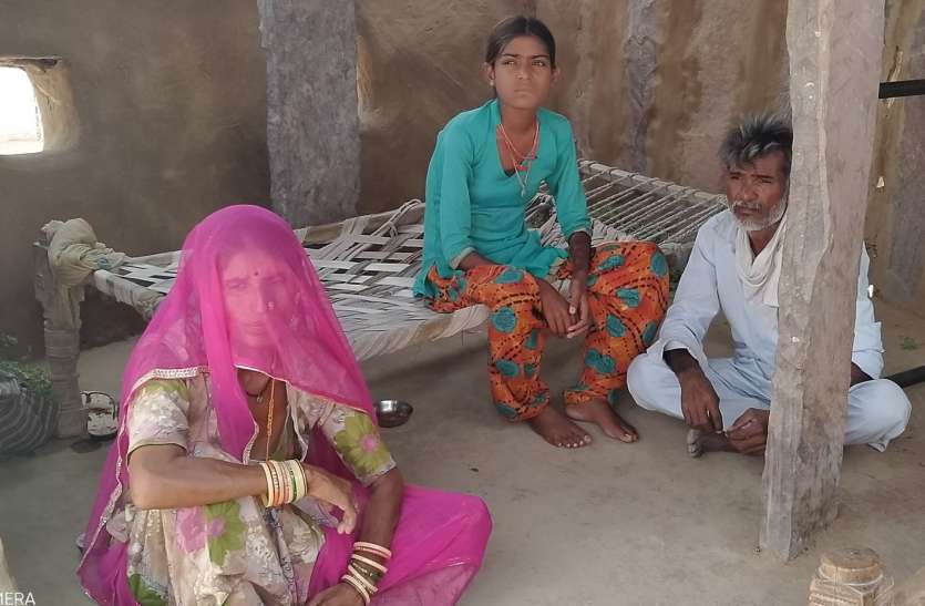 बेटी इलाज करवाते थक चुका पिता, गहने व पशुधन बिका बेटी इलाज करवाते थक चुका पिता, गहने व पशुधन बिका
