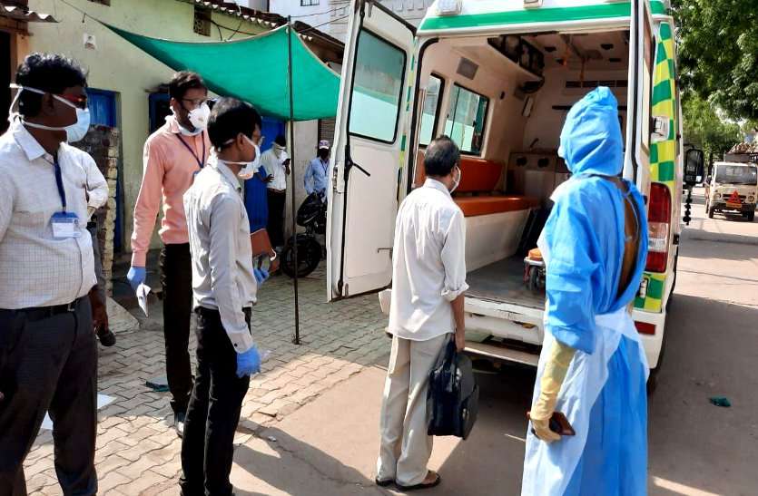 ट्रक से लिफ्ट लेकर मुंबई से भिलाई आया व्यापारी कोरोना पॉजिटिव, 9 दिन बाद आई रिपोर्ट, एम्स ने मरीज को लेने से किया इनकार ट्रक से लिफ्ट लेकर मुंबई से भिलाई आया व्यापारी कोरोना पॉजिटिव, 9 दिन बाद आई रिपोर्ट, एम्स ने मरीज को लेने से किया इनकार