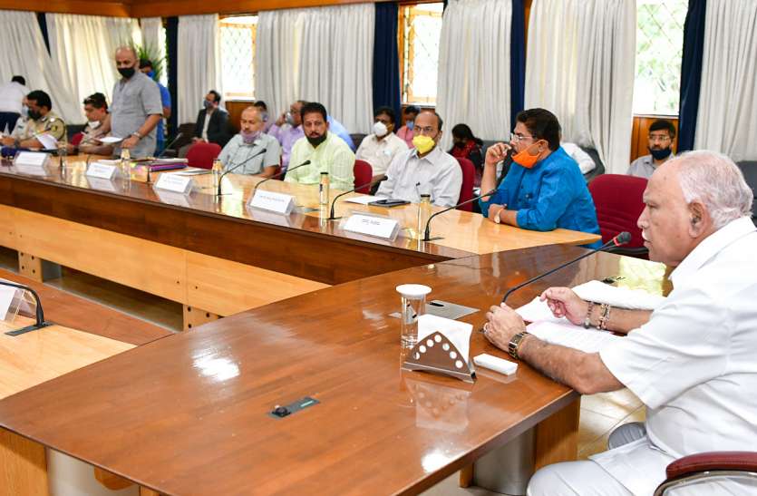 rain_precautoinary_meeting.jpg बरसात से निपटने की तैयारियों की समीक्षा