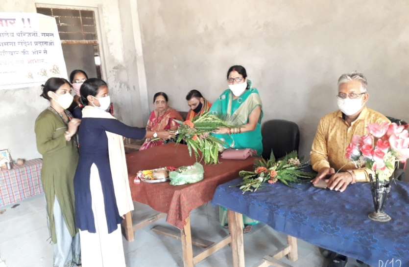 वारासिवनी में पहली बार ऑन लाइन विदाई समारोह वारासिवनी में पहली बार ऑन लाइन विदाई समारोह