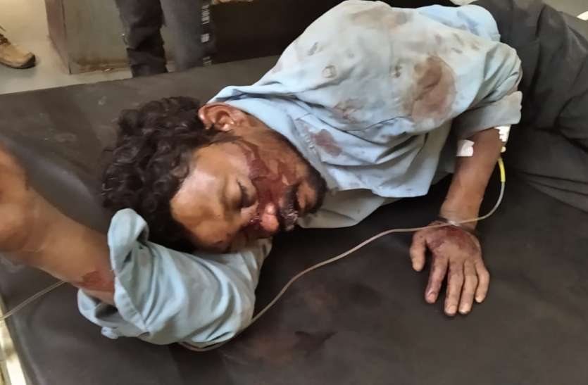बारात से लौट रहे युवको की बाइक खंती में गिरी,एक की मौत,दूसरा घायल बारात से लौट रहे युवको की बाइक खंती में गिरी,एक की मौत,दूसरा घायल
