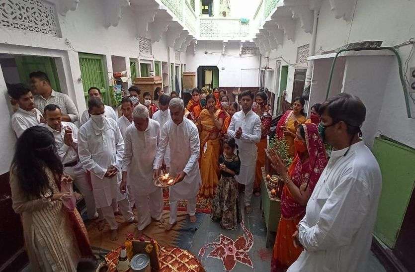 घरों में ही भगवान महेश की पूजा,कोरोना से मुक्ति की कामना घरों में ही भगवान महेश की पूजा,कोरोना से मुक्ति की कामना