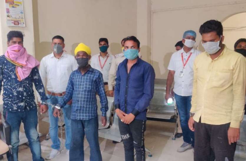 Illegal arms smuggler in police custody Illegal Weapon smuggling - 35 देसी कट्टे और 7 जिंदा कारतूस के साथ 6 अवैध हथियार तस्कर गिरफ्तार