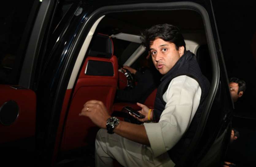 82 दिन बाद सिंधिया का बड़ा धमाका, पूर्व मंत्री का दावा- महाराज को आने दो, कांग्रेस के बड़े नेता भाजपा में होंगे 82 दिन बाद सिंधिया का बड़ा धमाका, पूर्व मंत्री का दावा- महाराज को आने दो, कांग्रेस के बड़े नेता भाजपा में होंगे