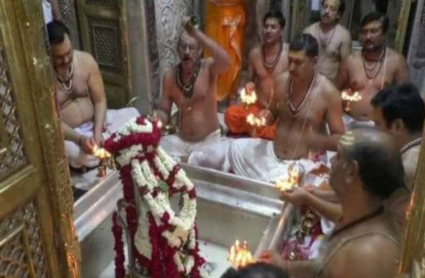 8 जून से यूपी में होंगे भगवान के दर्शन बांके को नहीं चढ़ेगा माला-फूल, हर घंटे सैनेटाइज होगा बाबा विश्वनाथ का मंदिर, भक्तों के लिए जरूरी होगा मास्क