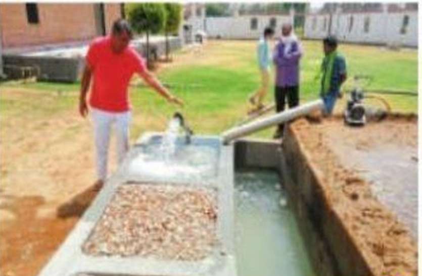 former MLA bhairaram siyol made water conservation model at home तकनीक व जुगाड़ से बनाया बरसाती पानी सहेजने का सिस्टम, पूर्व विधायक ने वर्षा जल संरक्षण के लिए बनाया मॉडल