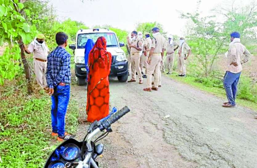 Day robbed from husband and wife going on bike by showing katta कट्टा दिखाकर बाइक से जा रहे पति-पत्नी से दिन दहाड़े की लूट